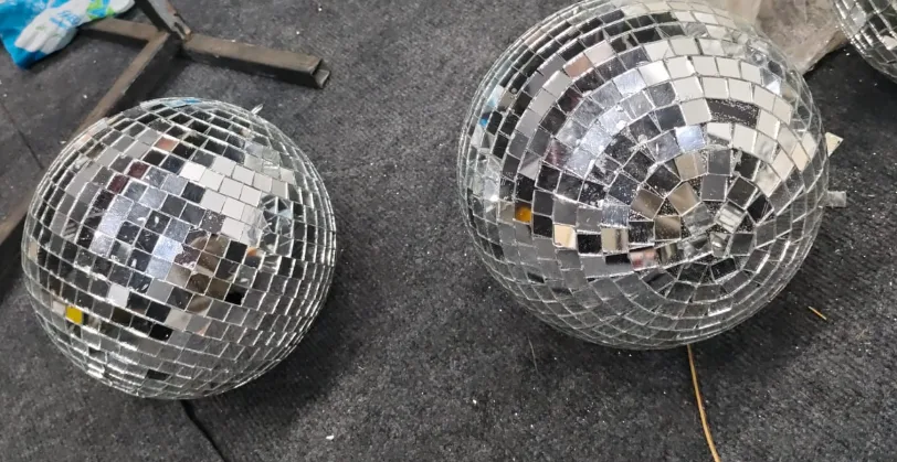 SILVER DISCO BALL 4"