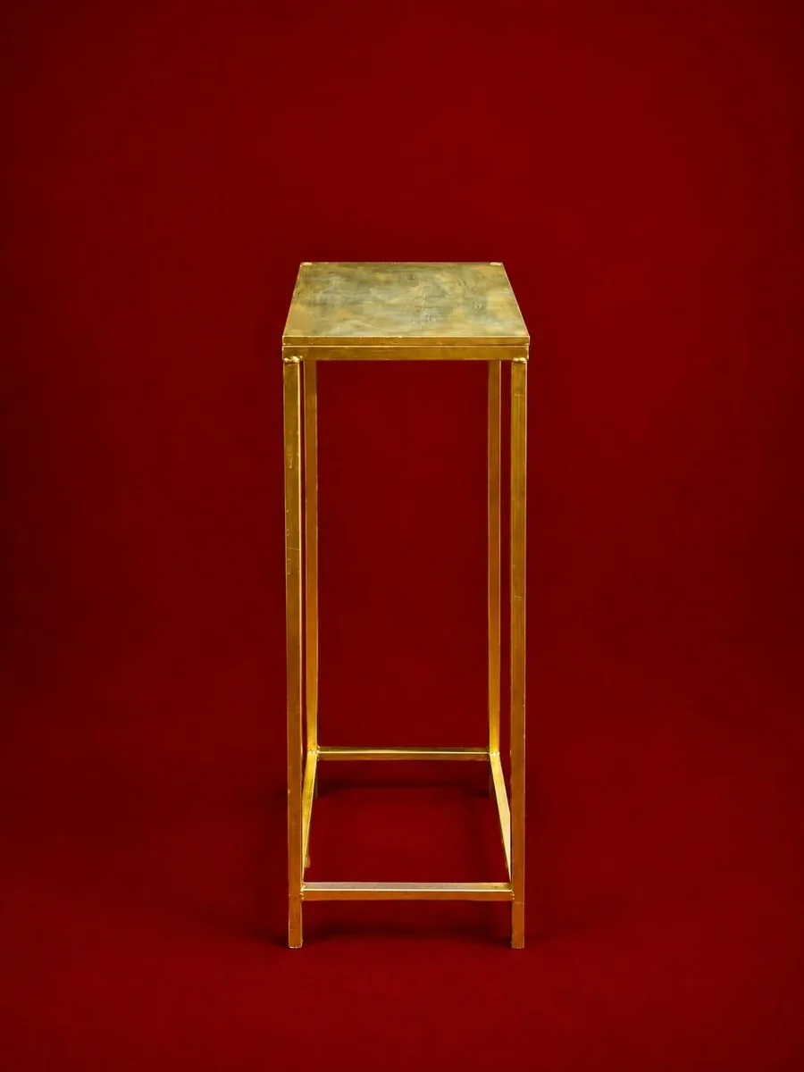 METAL PATHWAY STAND 05