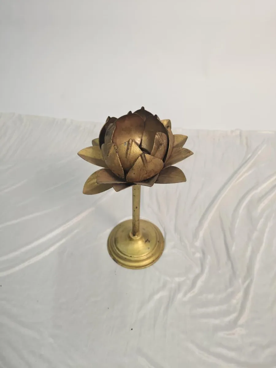 LOTUS STAND 02