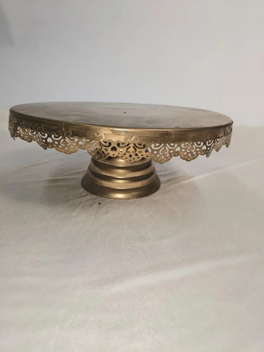 CAKE STAND GOLDEN BIG 02