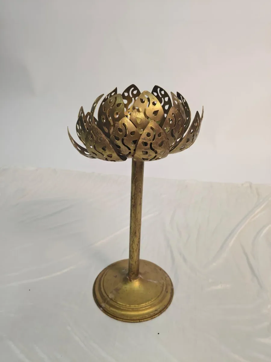 DESIGN LOTUS STAND 01