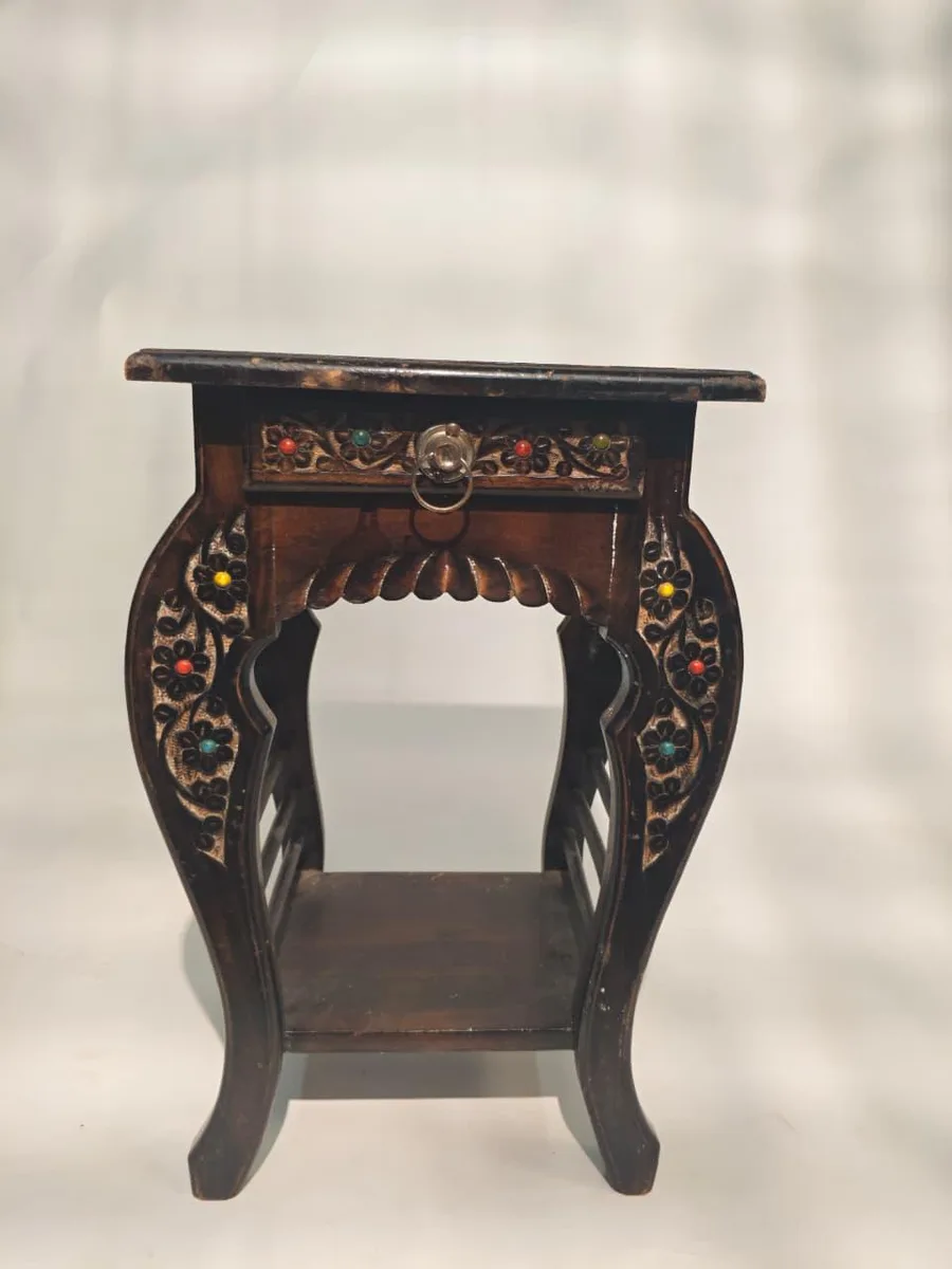 WOODEN STOOL WITH STONES