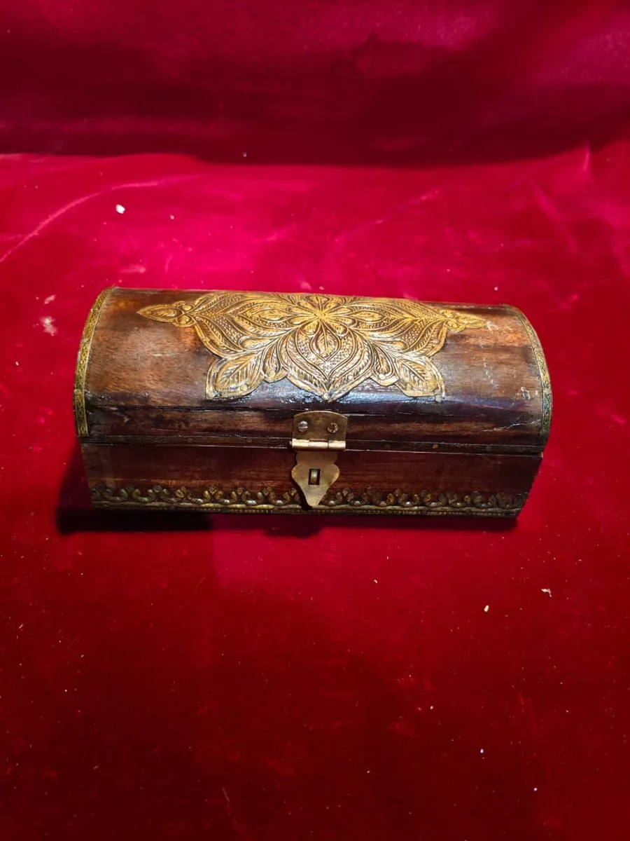 OVAL DESIGNER WOODEN ANTIQUE JEWEL BOX 20*08cm