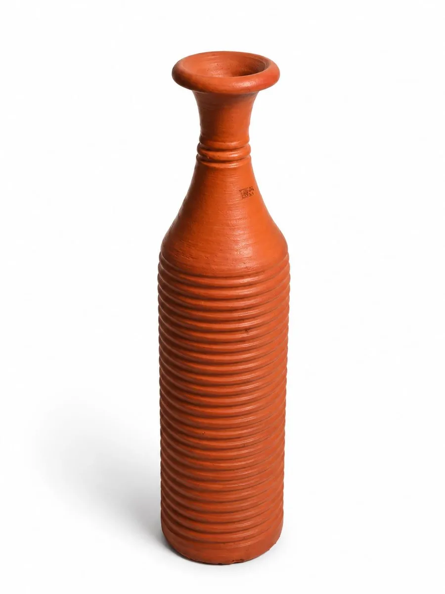 FLUTED RING VASE