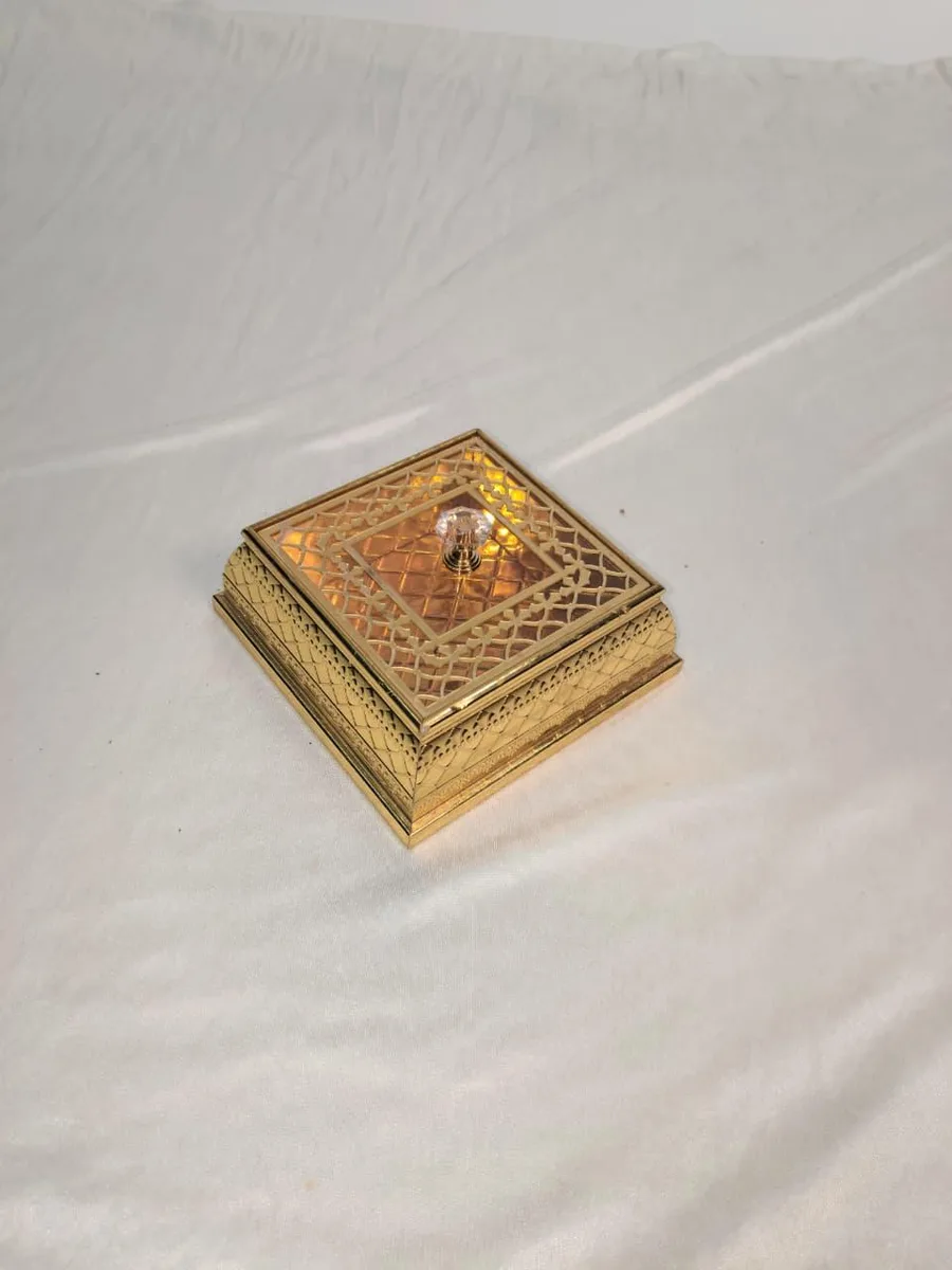 CRYSTAL BOX