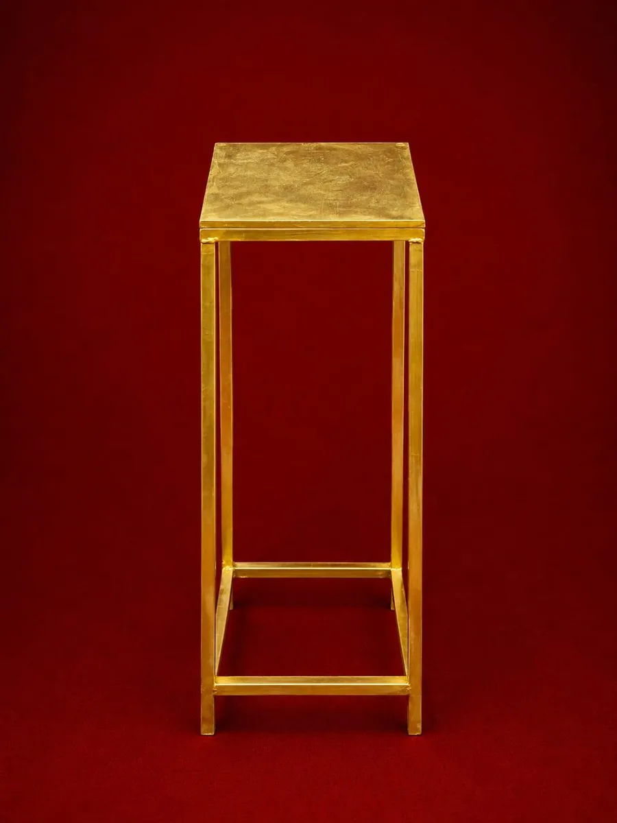 METAL PATHWAY STAND 02