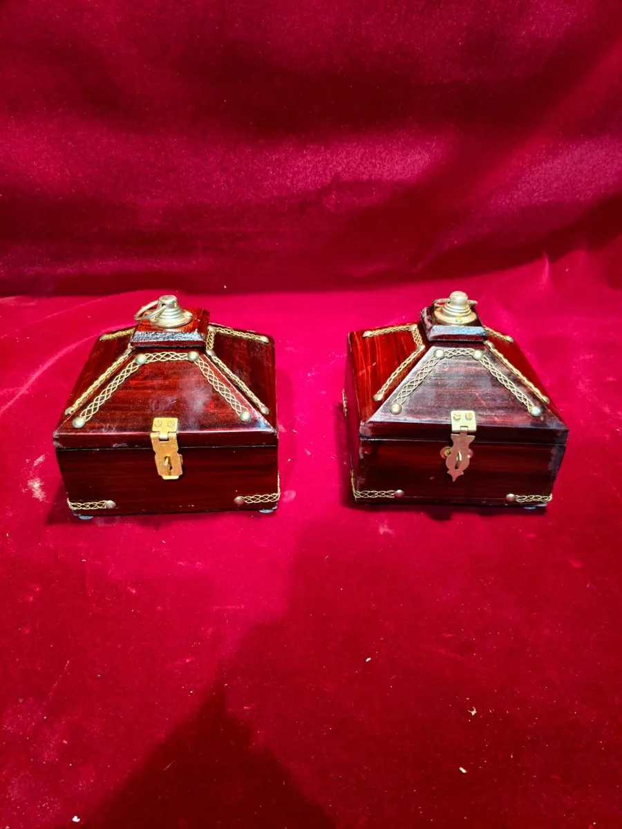 SQUARE WOODEN ANTIQUE JEWEL BOX 13*13cm